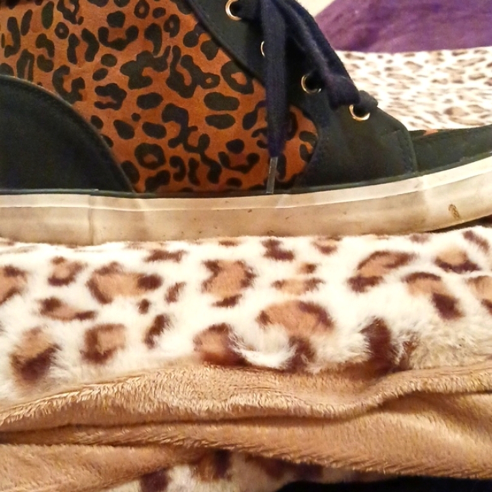 FINAL PRICE before donate! ShoeDazzle Sz 8 Leopard Hidden Wedge Tennis shoes - Picture 15 of 16